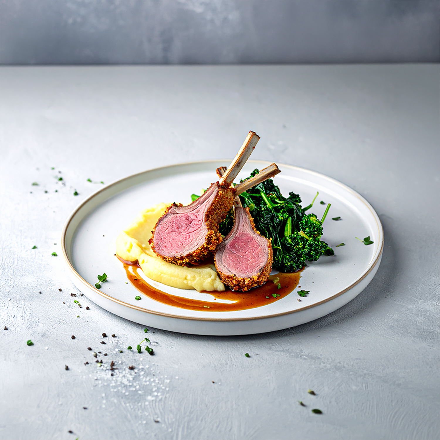 Milanese Costoletta di Agnello alla Milanese mit Friarielli und Kartoffelcreme